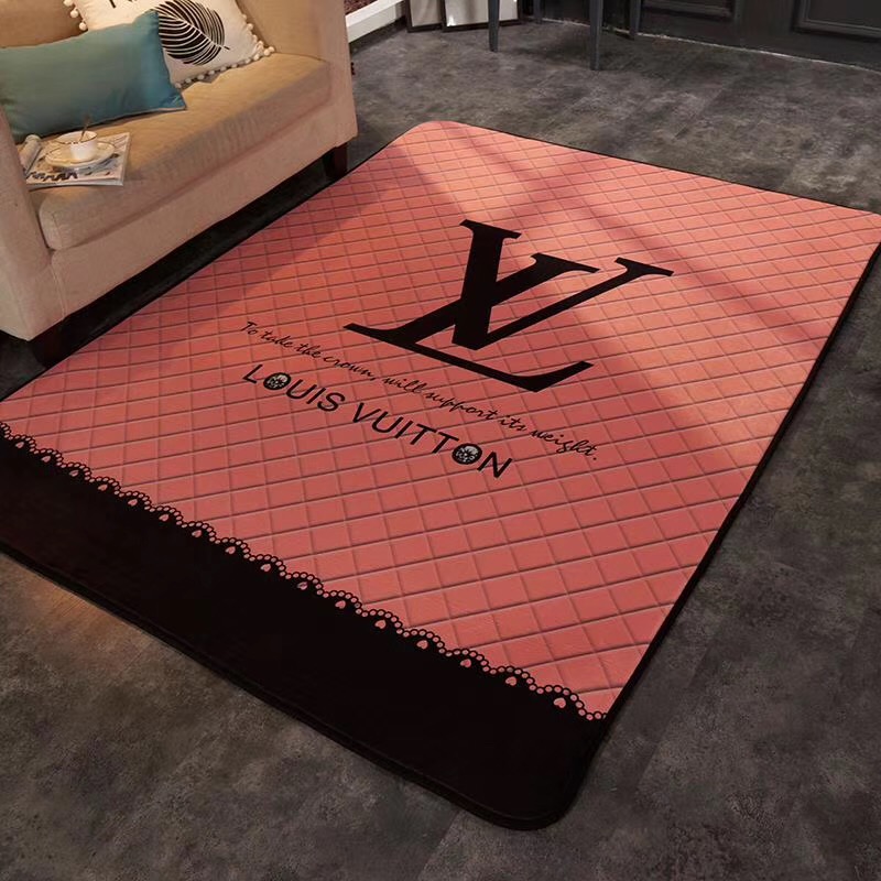 雨の日の服に合わせるならLOUIS VUITTONのブランド小物は手元の見え方重視