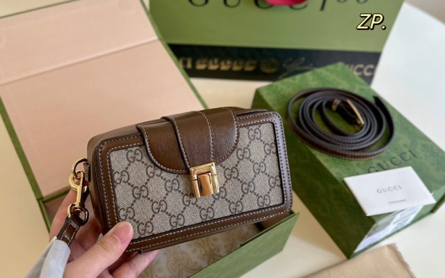 休日で使いやすいGucciのバッグを写真で確認