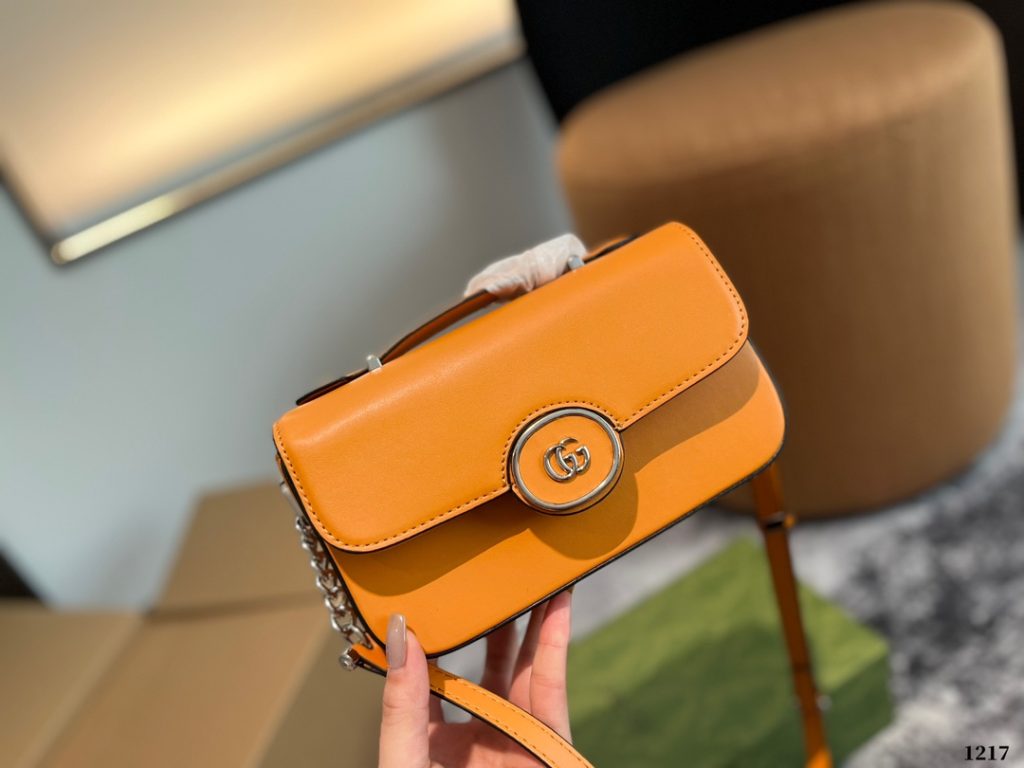 GUCCI ミニボストンバッグ 3色入｜週末に毎日に合わせるポイント
