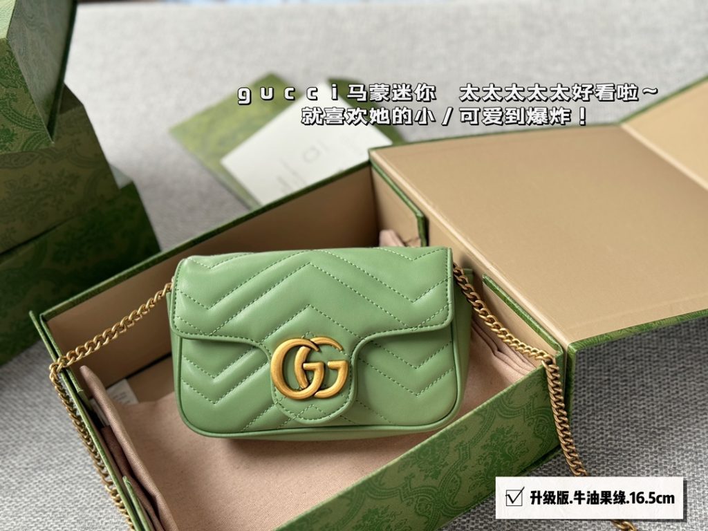 駅まで歩く日で見るGUCCIのバッグの服との距離感