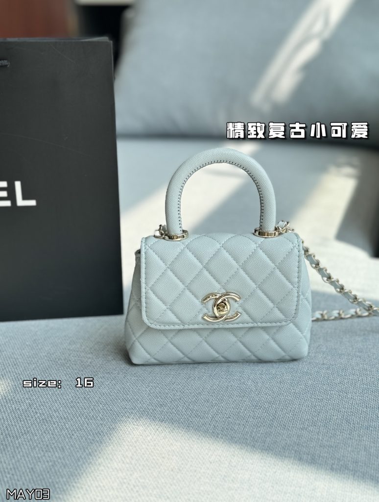 職場の服に合わせるならCHANELのブランド小物は開け閉め重視