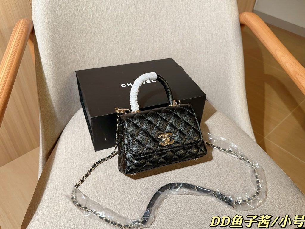 週末に合わせるCHANELのブランド小物の現実的な選び方