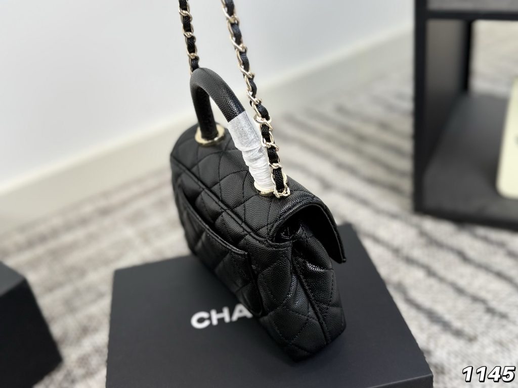 シャネル CHANEL 黒 マトラッセ ミニココハンドル マイクロ チェーンクラッチCoco Handle1色入 - 画像 3