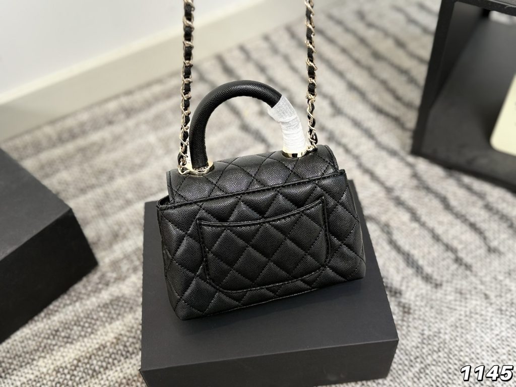 シャネル CHANEL 黒 マトラッセ ミニココハンドル マイクロ チェーンクラッチCoco Handle1色入 - 画像 4