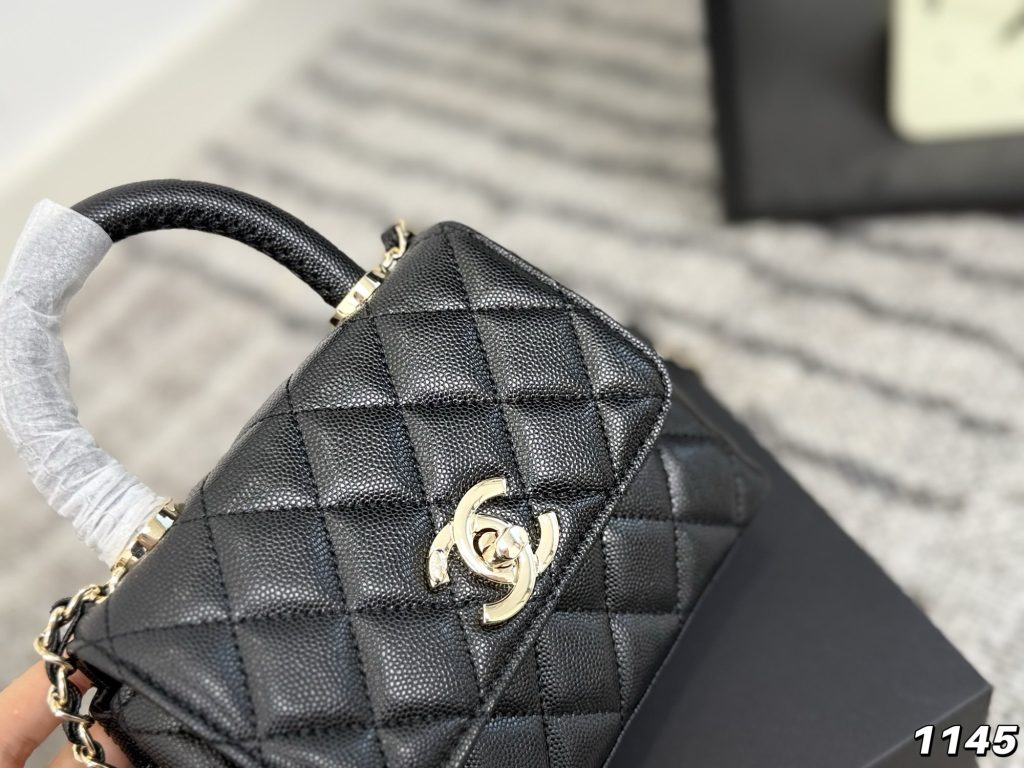 シャネル CHANEL 黒 マトラッセ ミニココハンドル マイクロ チェーンクラッチCoco Handle1色入 - 画像 5