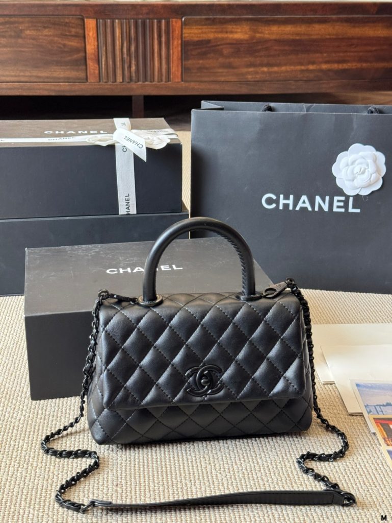 CHANEL マトラッセ ミニハンドバッグ 黒 1色|買い物の日に予算内で見たいポイント
