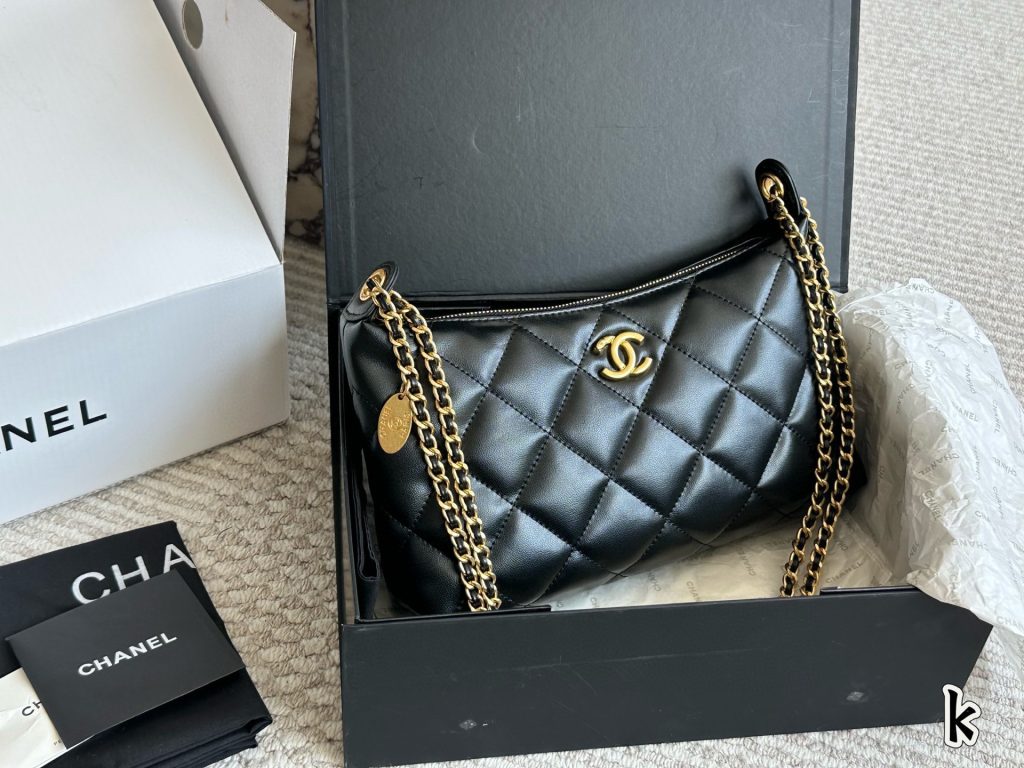 洗練された CHANEL マトラッセ バッグ｜仕事帰りに使いやすさを写真で整理