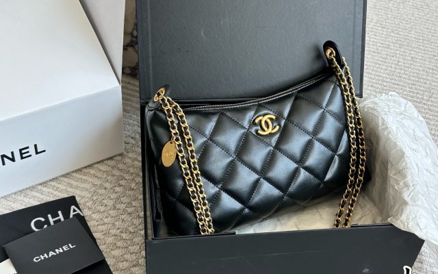 ユニセックスの節約買いに向くショルダーバッグか写真でチェック