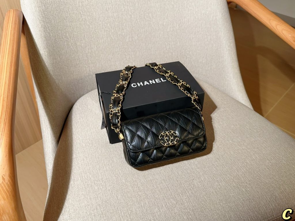 高級感のある CHANEL ミニショルダー ブラック 1色入 バッグ|週末に毎日に合わせるポイント