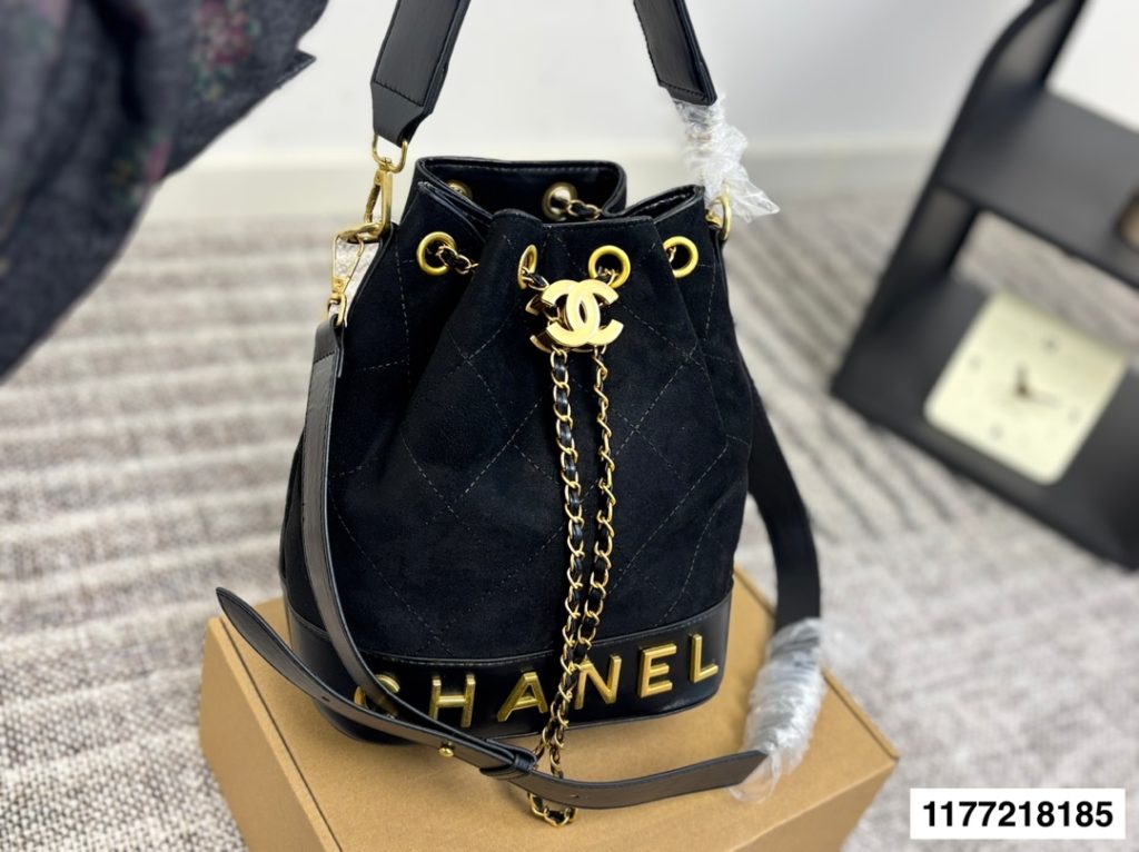 黒系バッグを服に合わせるなら見るべき3点