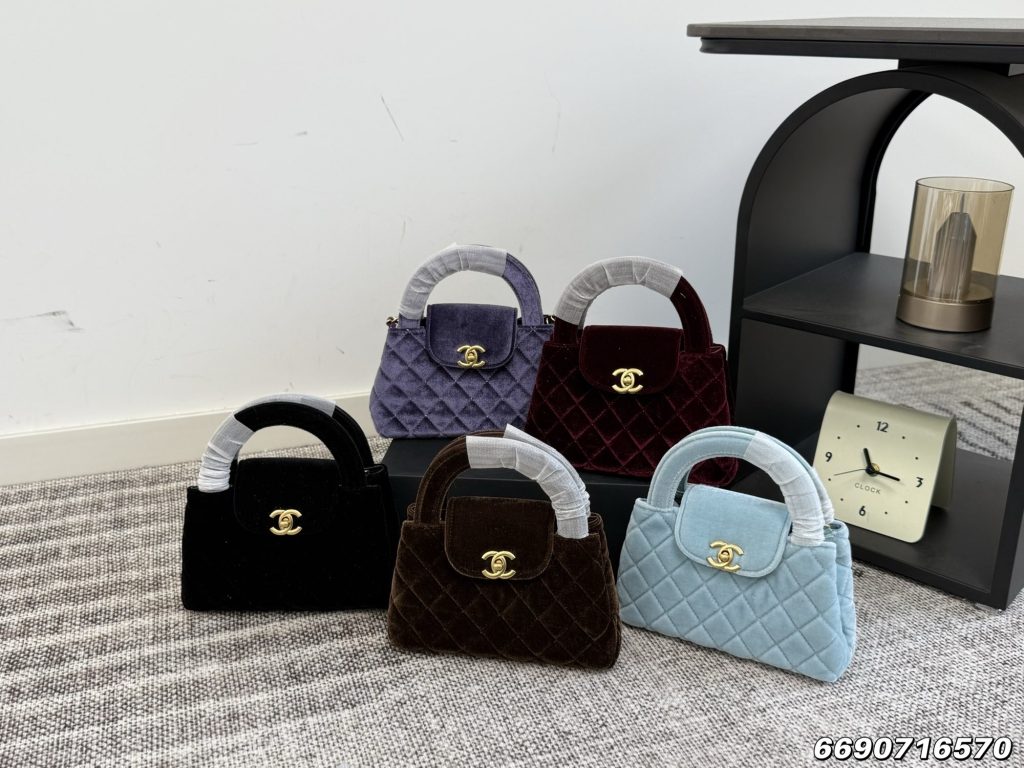 CHANEL ヴェルヴェットミニバッグ 5色入|仕事帰りに使いやすさを写真で整理