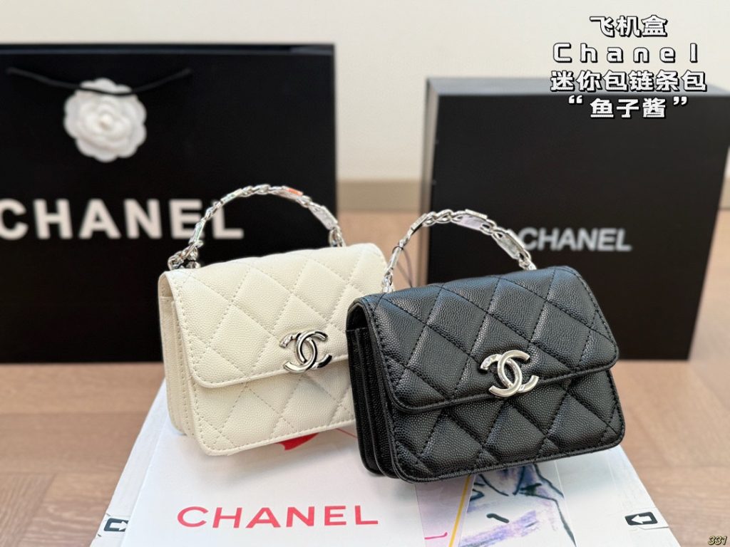 CHANEL ミニポシェット 2色 バッグ｜仕事帰りに使いやすさを写真で整理