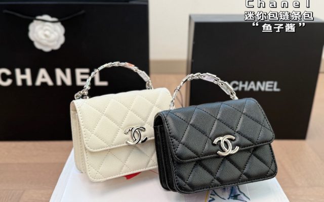 休日目線で見るCHANELのショルダーバッグの印象