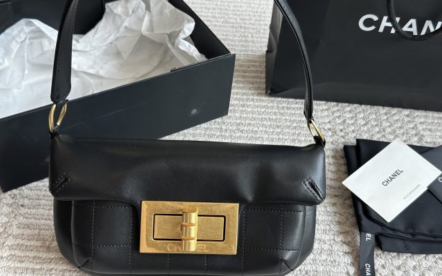 ユニセックスの節約買いに向くショルダーバッグか写真でチェック