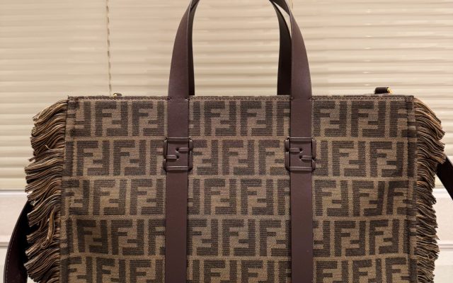 物価高でも選びやすいトートバッグ：FENDIを自然に取り入れる