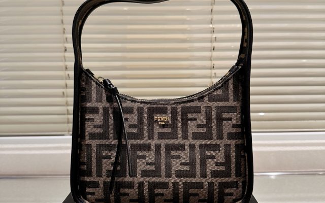 通勤目線で見るFENDIのハンドバッグの印象