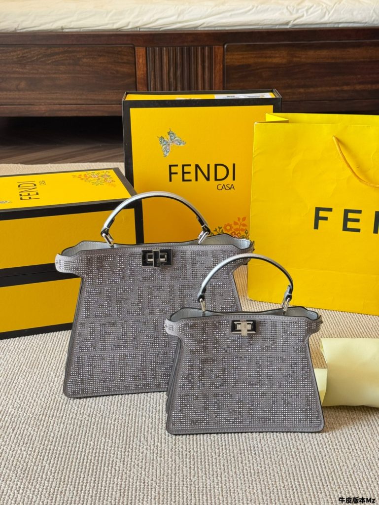 駅まで歩く日の荷物に合うFENDIバッグ｜ミニ2WAYの魅力と使いやすさ