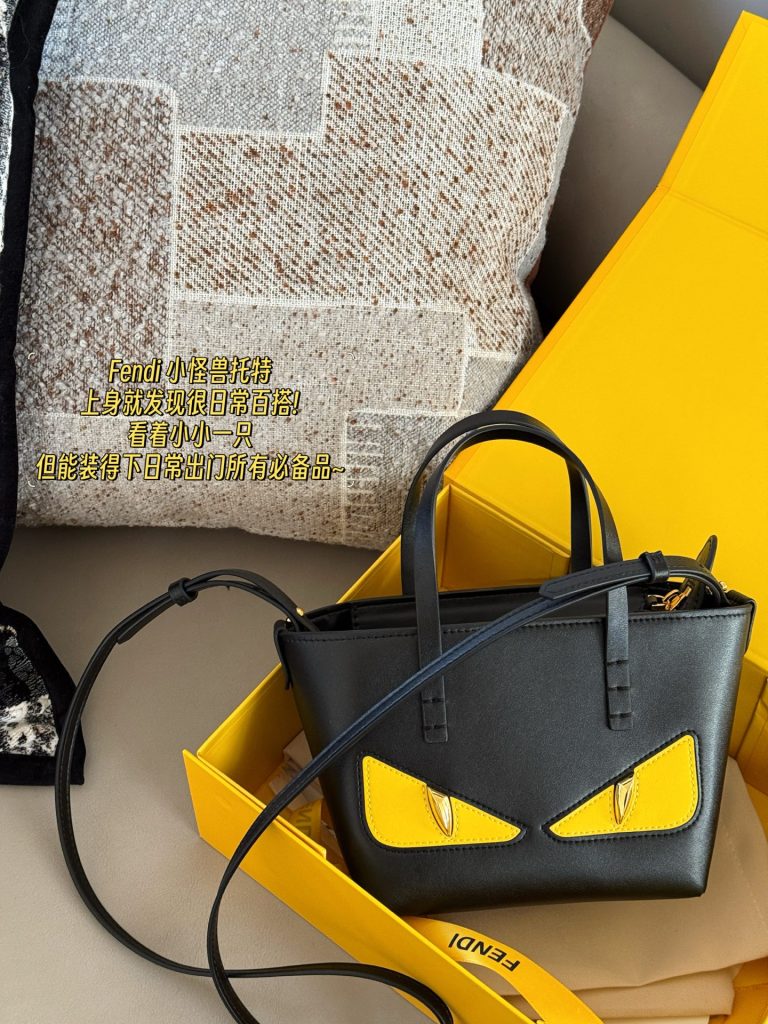 FENDI フェンディ 小怪獣トート 2色入 バッグ｜買い物の日に予算内で見たいポイント