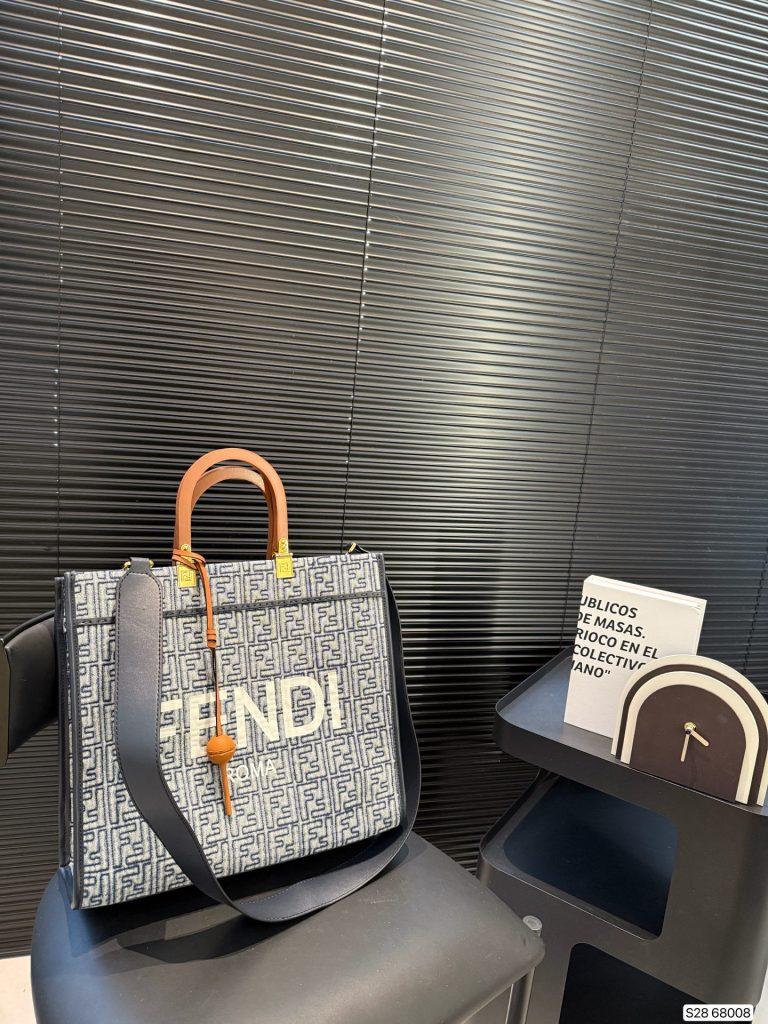 通勤目線で見るFENDIのトートバッグの印象