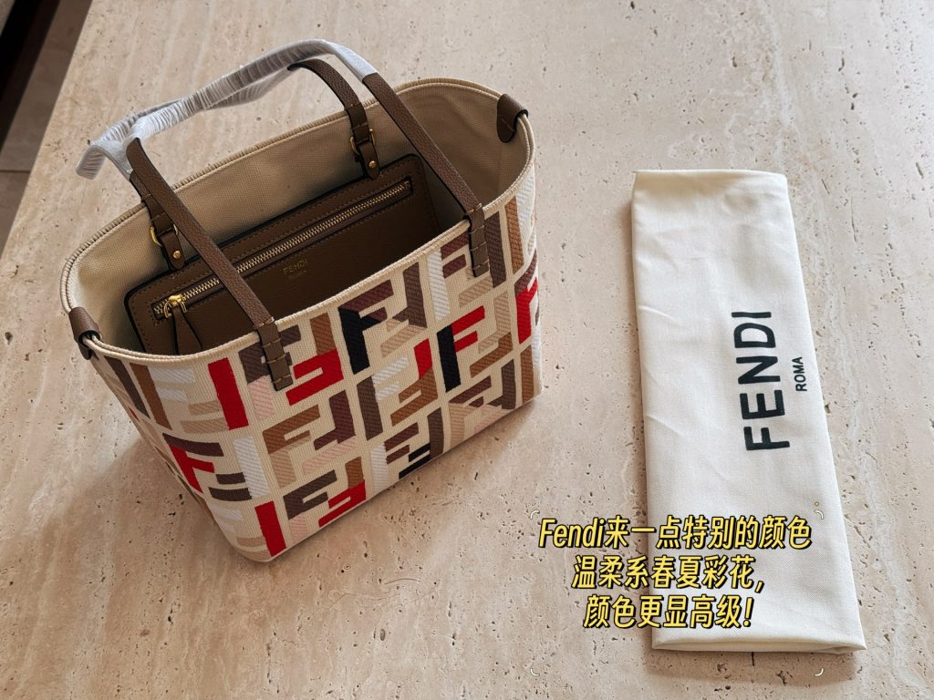 FENDI バッグ トート ミニ 4色入｜カフェに行く日に選ぶ前の確認ポイント