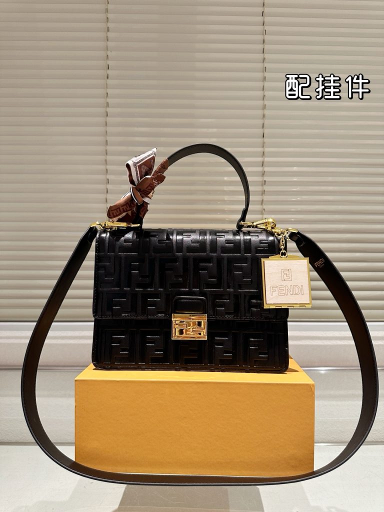 FENDI バッグ 2色入 ショルダー ミニボストンバッグ｜旅行の日に写真で選び方を確認