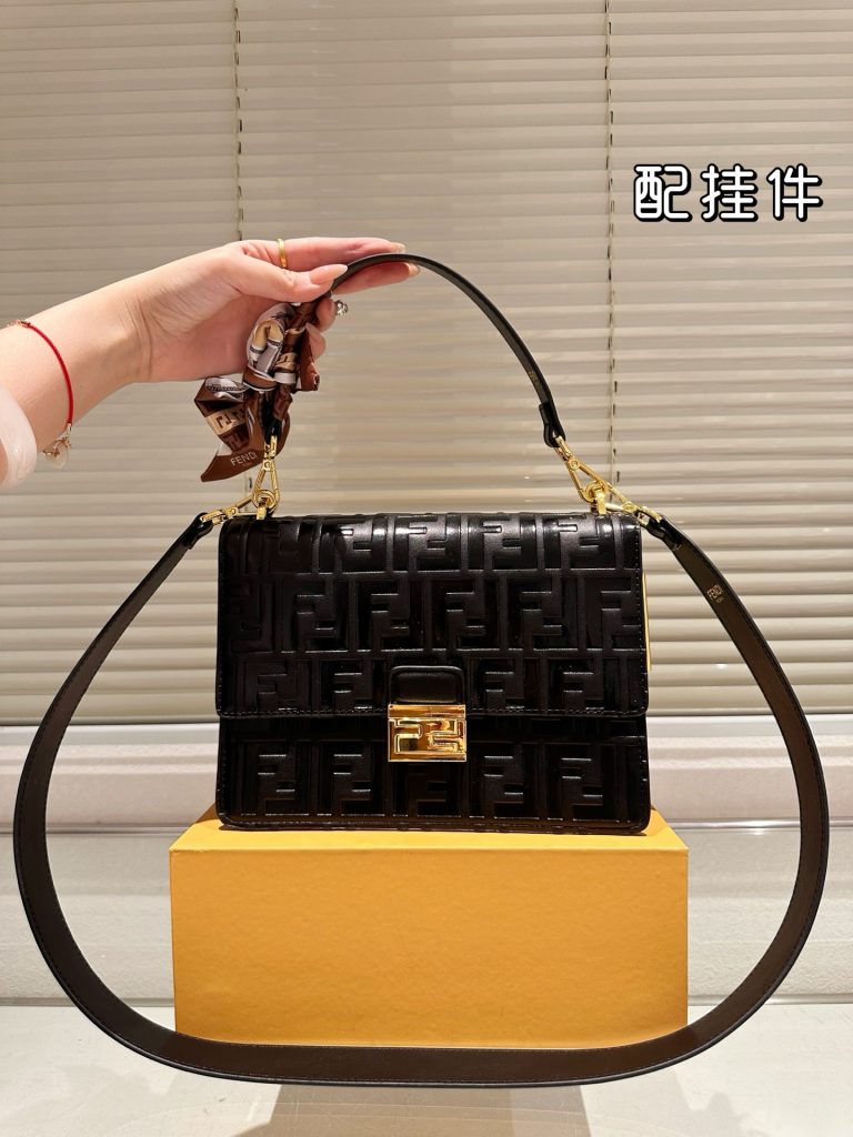 FENDIのバッグを比べる日は開け閉めから見る