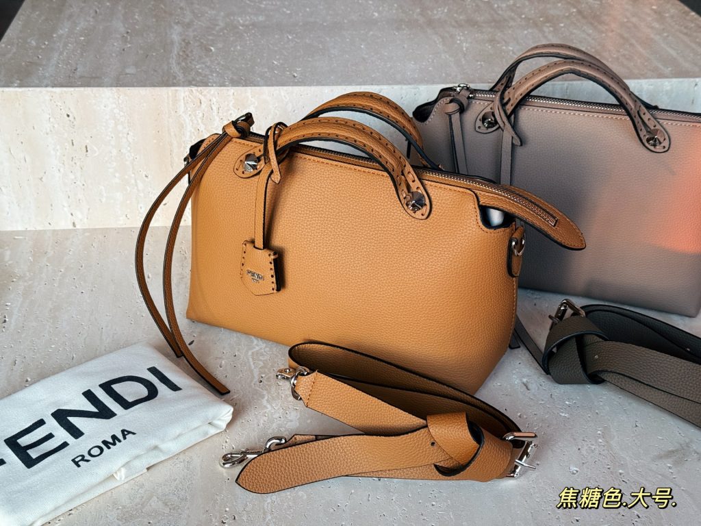高級 FENDI バッグ ミニショルダーバッグ 2色入｜仕事帰りに使いやすさを写真で整理