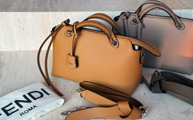 ユニセックスの節約買いに向くショルダーバッグか写真でチェック