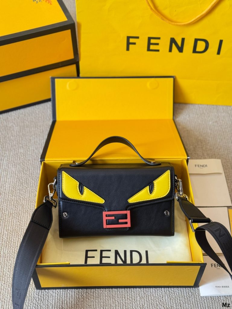 FENDIのバッグを選ぶなら、まず旅行の服で考える
