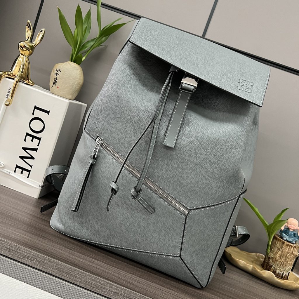 LOEWE ロエベ アナグラム パズル バックパック リュック 1色入 バックパック ビジネ…｜週末に使いやすいバッグを写真で確認