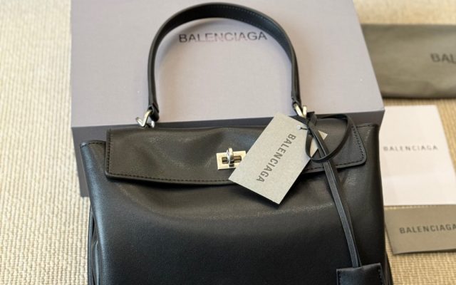 ブランドアイテムのハンドバッグは価格・収納・合わせ方でどう見るか