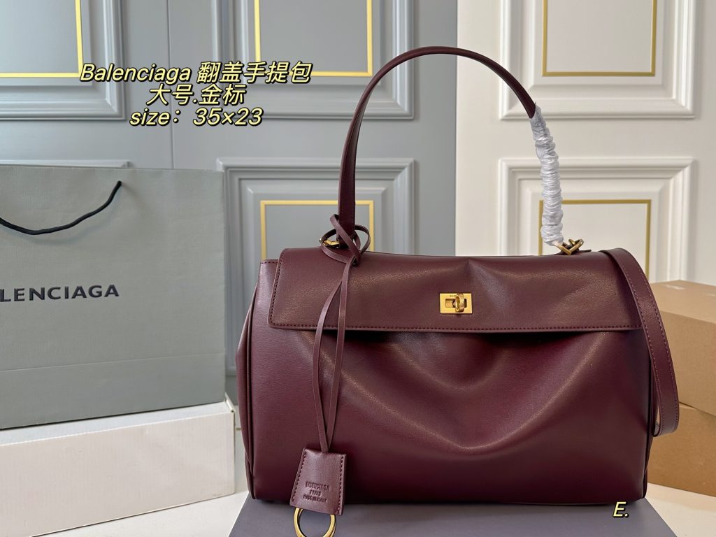 BALENCIAGA バッグ 35x23cm 4色入|旅行の日に写真で選び方を確認