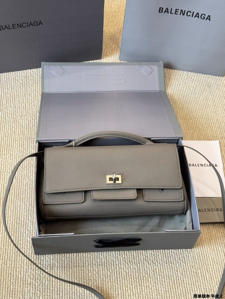 バレンシアガ レディース ポーチ 3色入 💼 - 画像 2