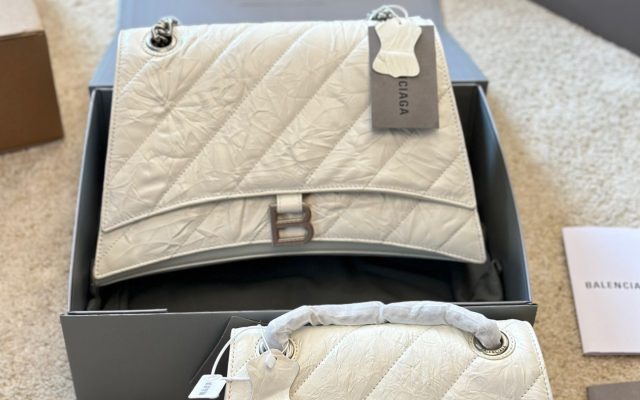 ホワイトが映えるバッグは日常で使いやすいか