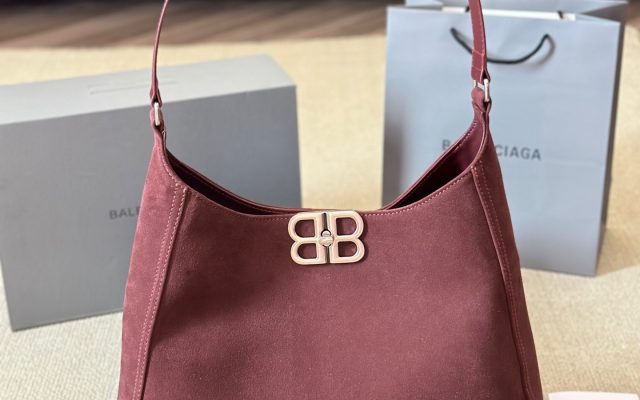 ブランドアイテムのハンドバッグは価格・収納・合わせ方でどう見るか