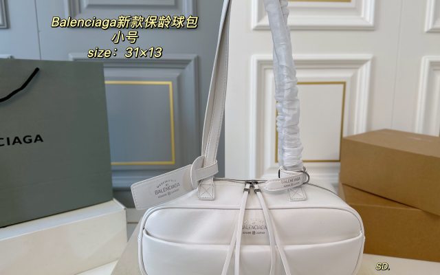 ユニセックス向けバッグの選び方：ホワイトと31×13