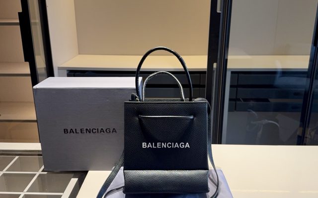 ユニセックスの節約買いに向くショルダーバッグか写真でチェック