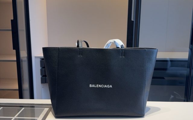 ブランドアイテムのバッグを予算内で探す前に見る写真のポイント