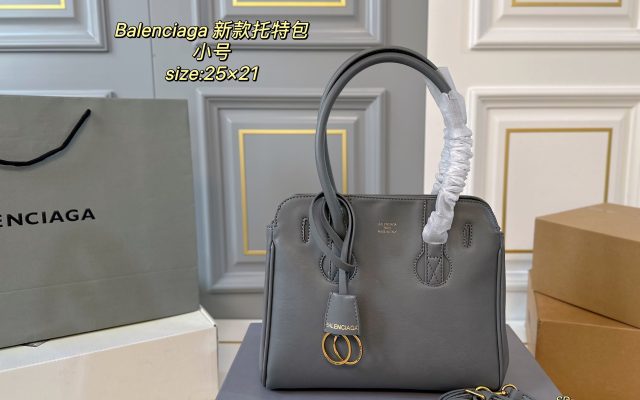 写真系トートバッグを服に合わせるなら見るべき3点