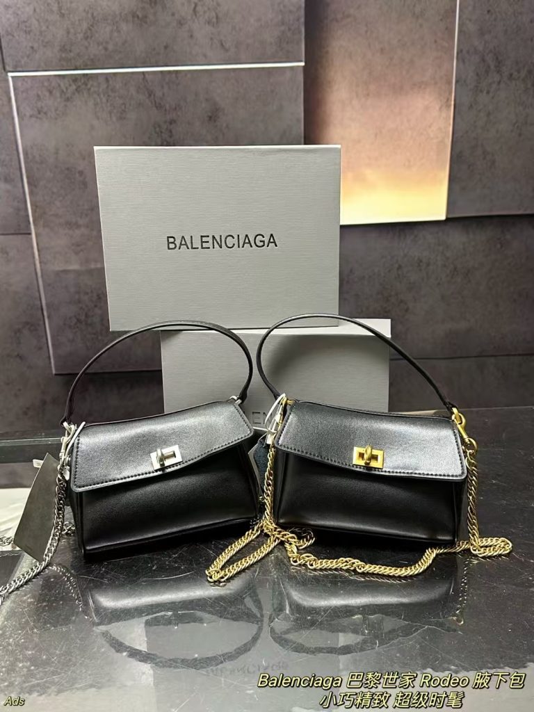 BALENCIAGA ロデオ 肩掛けバッグ 黒 1色入｜カフェに行く日に選ぶ前の確認ポイント