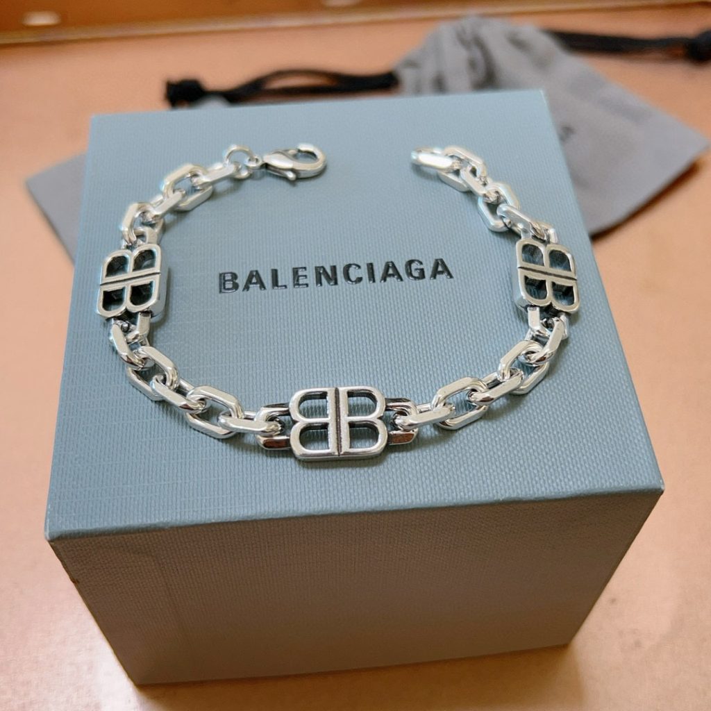 BALENCIAGA ブレスレット 2色入、写真で見る色味と日常使いのサイズ感