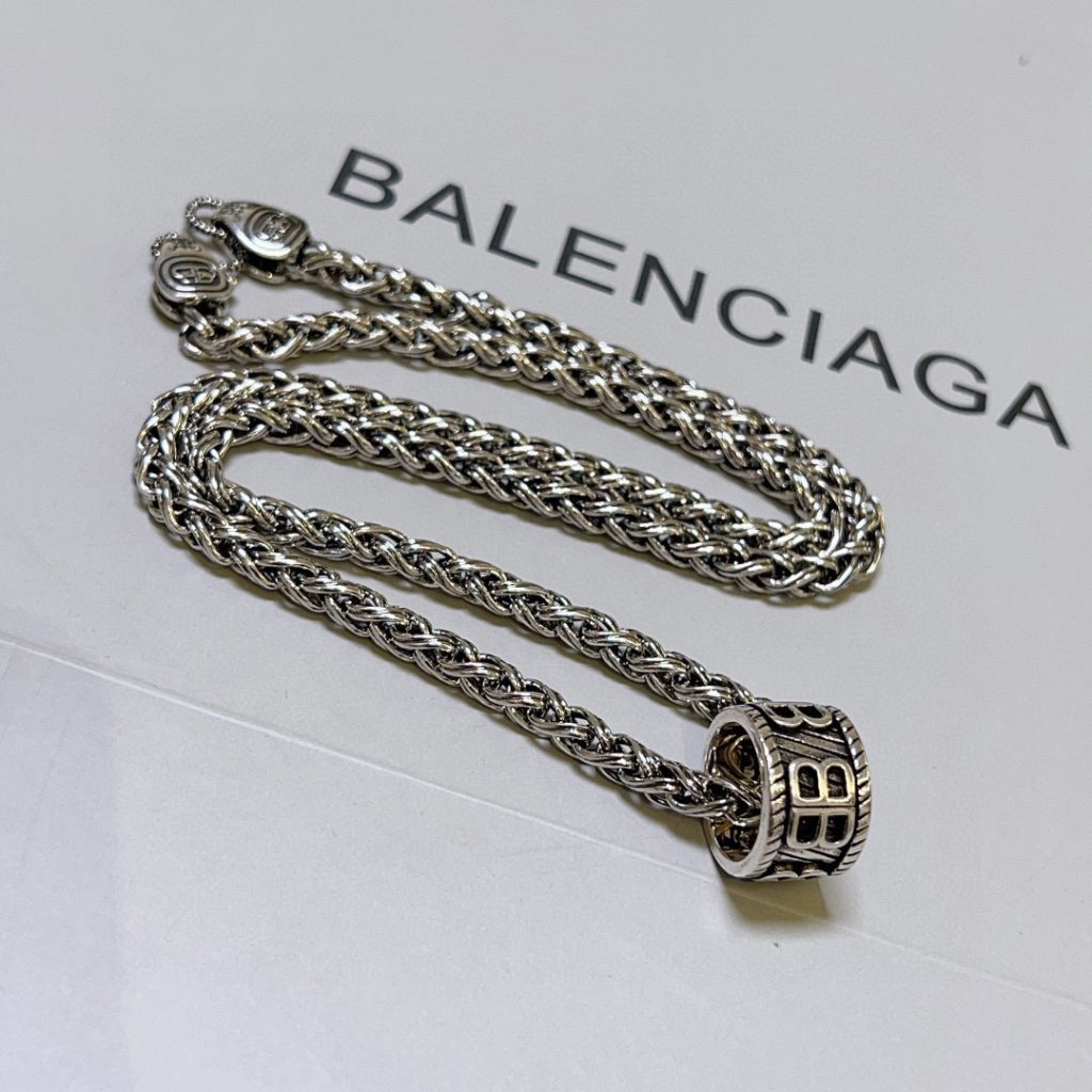 BALENCIAGA ネックレス 2種類入 おしゃれなシルバー メンズアクセサリー ブランド小物|仕事帰りに毎日に合わせるポイント