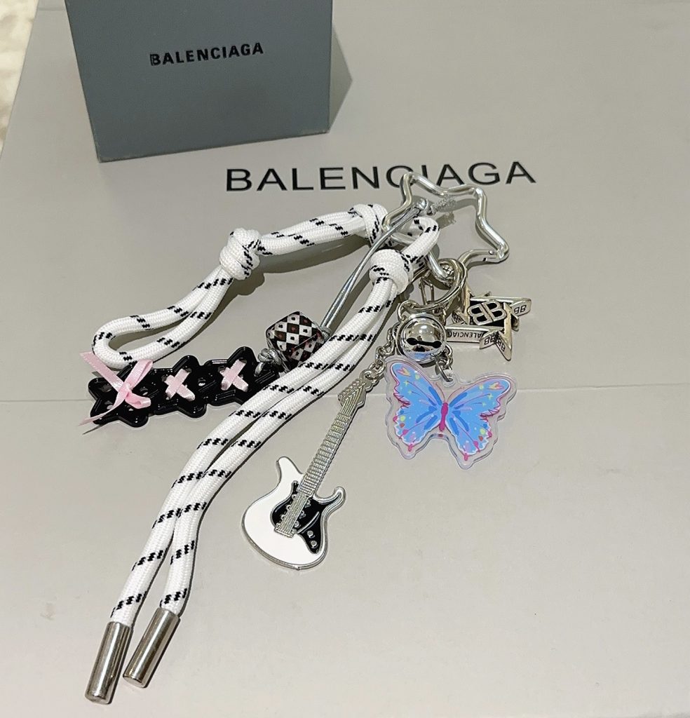 BALENCIAGA パーツ付き キーホルダー 5色入 🎁 - 画像 2