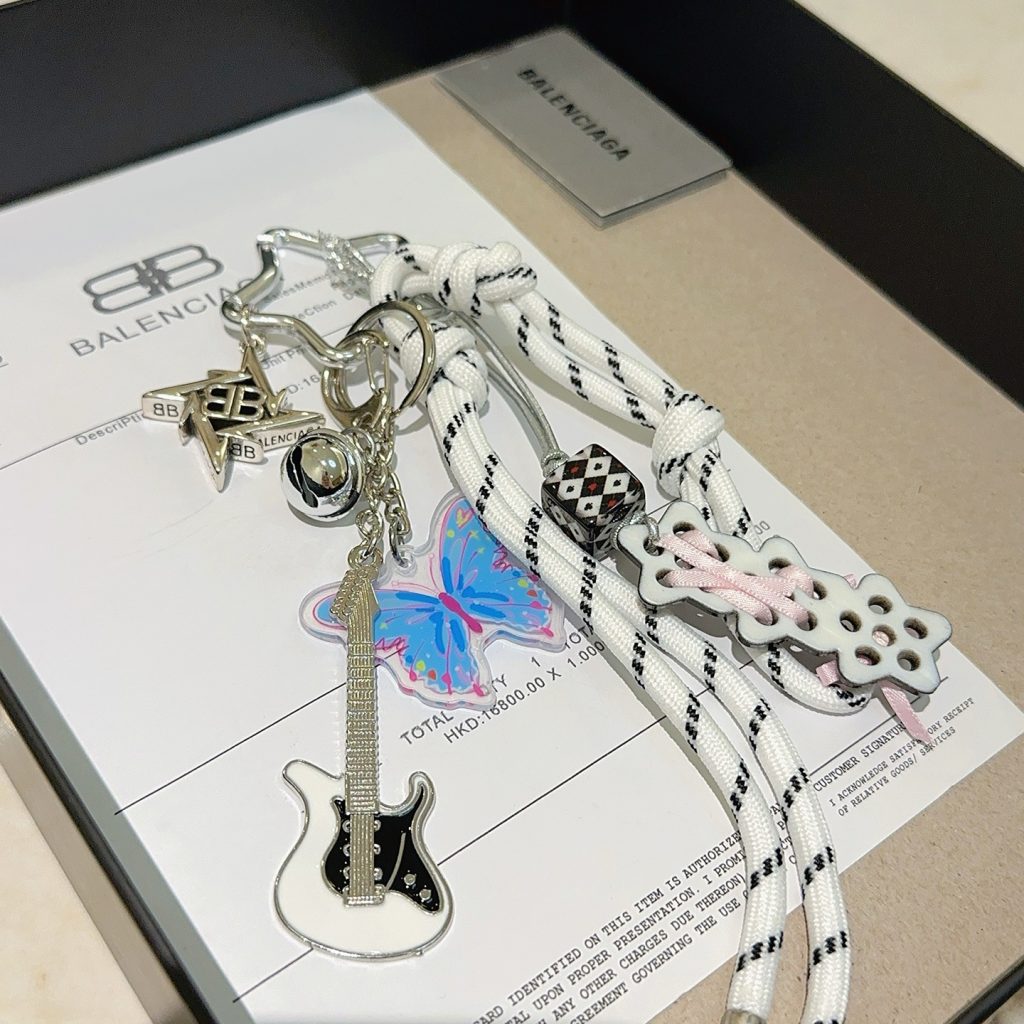 BALENCIAGA パーツ付き キーホルダー 5色入 🎁 - 画像 4