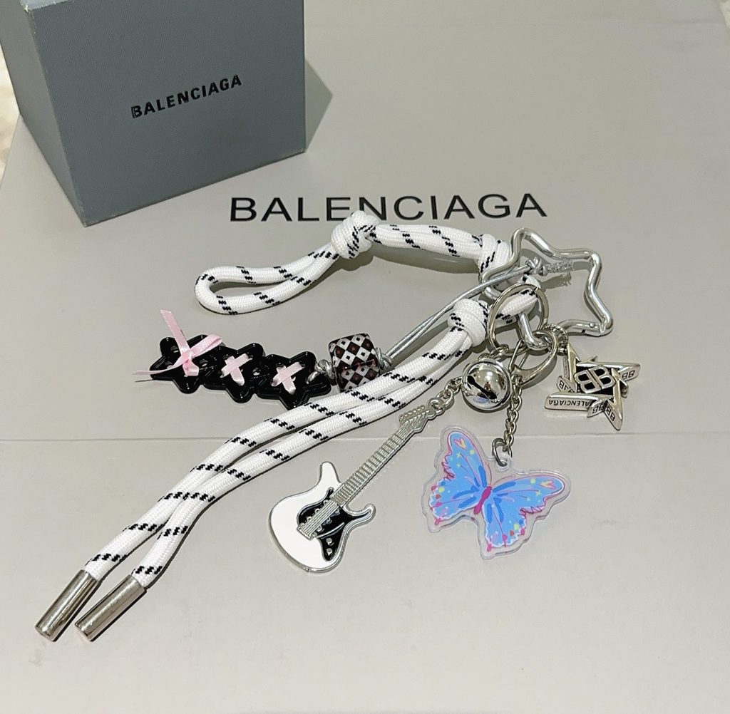 BALENCIAGA パーツ付き キーホルダー 5色入 🎁 - 画像 5