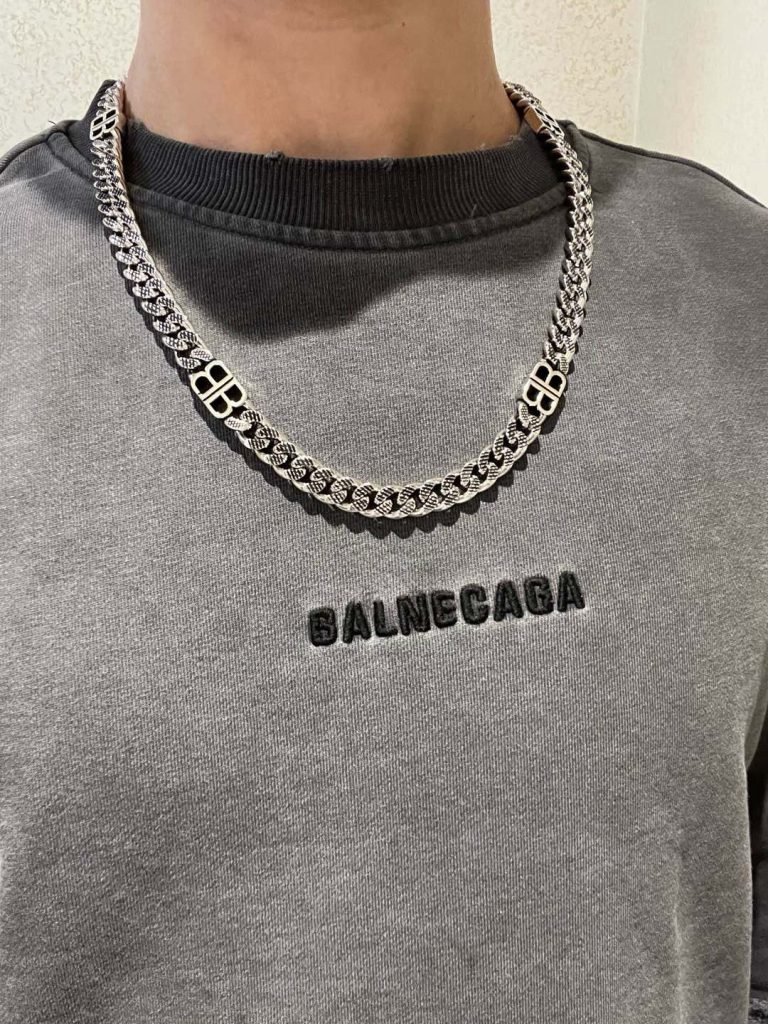 BALENCIAGA ネックレス メンズ 1色入 ブランド小物|カフェに行く日に選ぶ前の確認ポイント