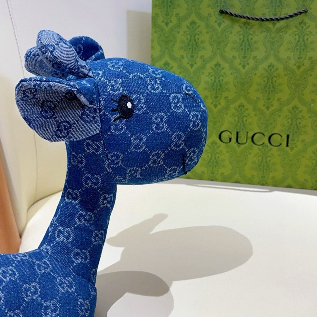 GUCCIの服は友人と会う日の荷物でどう見えるか