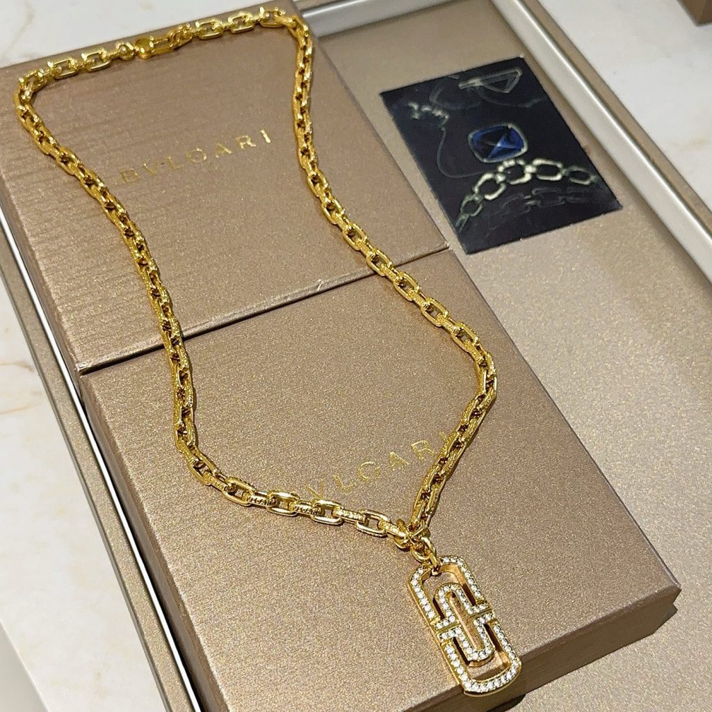 高級感のある BVLGARI ネックレス 1色入 ブランド小物｜ランチの日に写真で選び方を確認