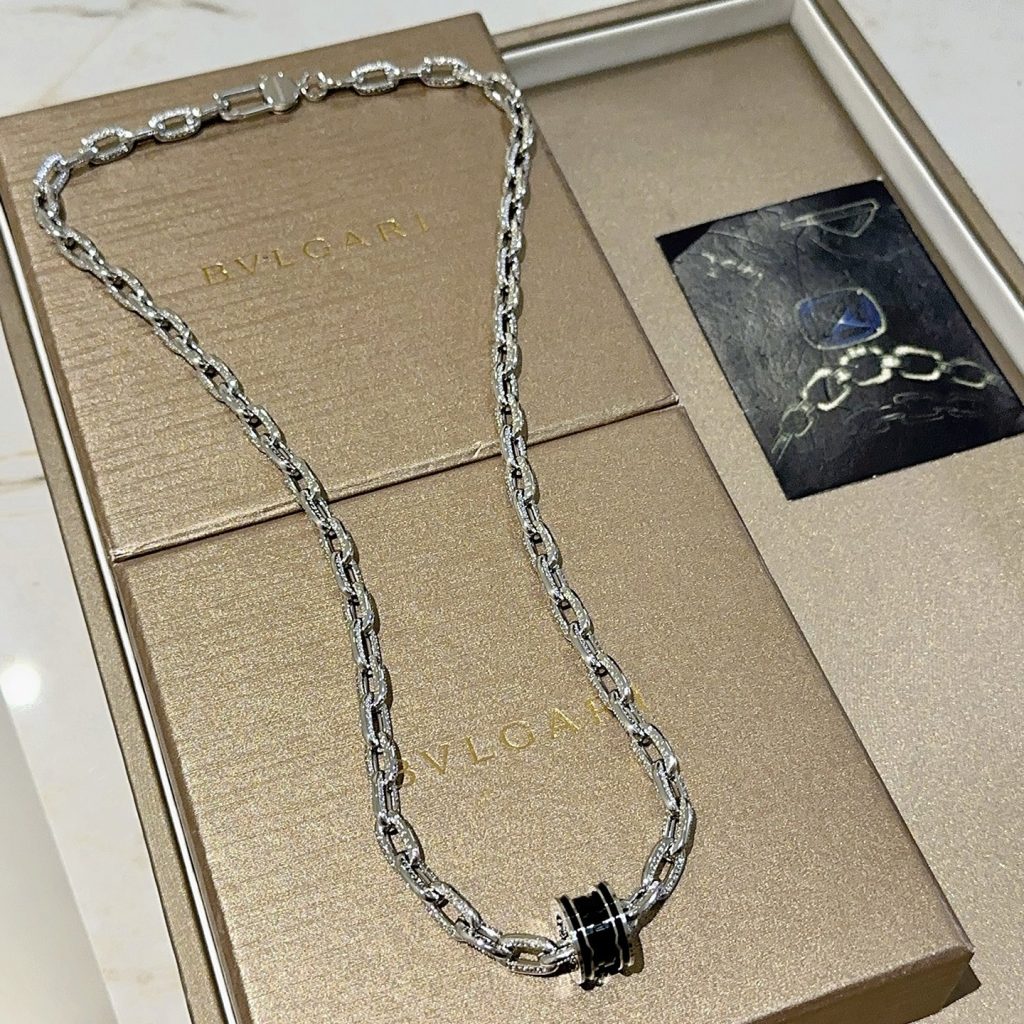 BVLGARI ネックレス メンズ 2色入 ライフスタイル小物｜旅行の日に選ぶ前の確認ポイント