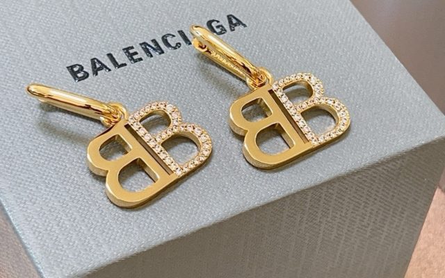 ブランドアイテムのその他は価格・収納・合わせ方でどう見るか